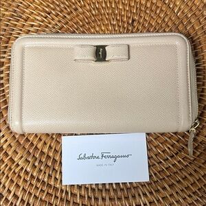 Salvatore Ferragamo Beige Vera Leather Wallet